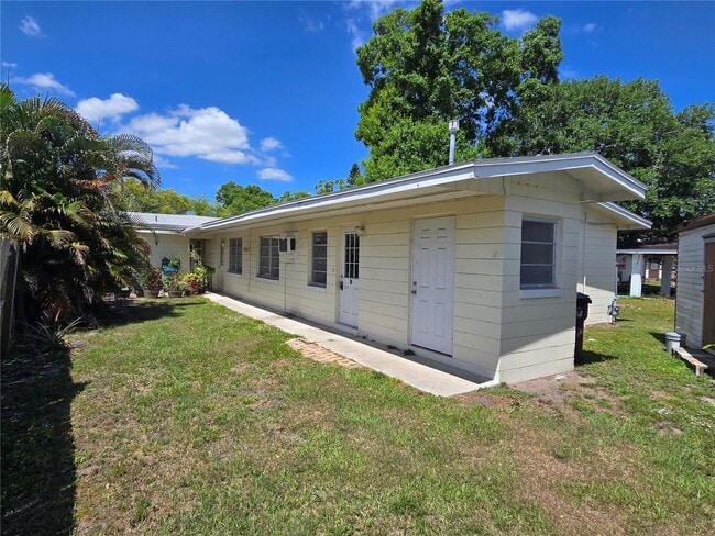 Building Photo - Charming 1/1 Duplex in St. Cloud – No HOA ... Rental