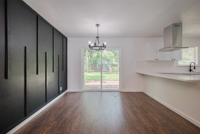 Photo - 2112 Walnut Ln