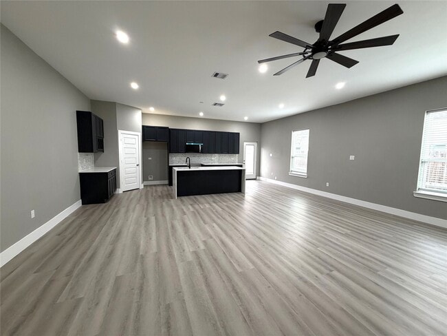 Building Photo - 10055 Grover Ln