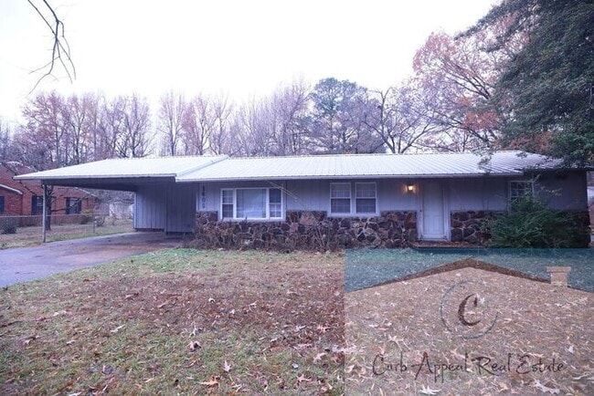 Photo - Recently renovated 3 bed, 1 bath house - includes workshop (electricity & bath), storage shed & f...