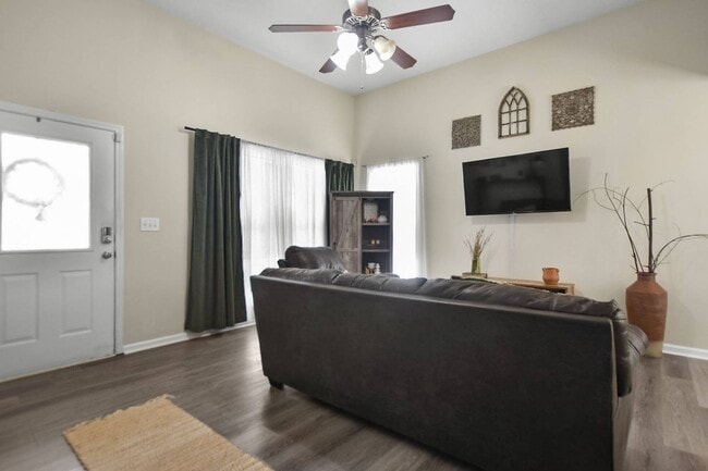 Photo - Pet Friendly Three Bedroom!
