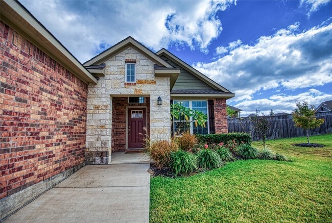 Photo - 912 Farm Path