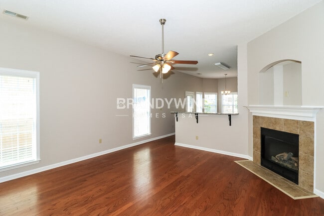 Photo - 1189 Travers Ln