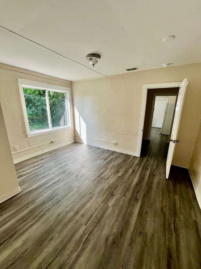 Photo - Beautifully Remodeled (1BR/1BA) Lakeland D...