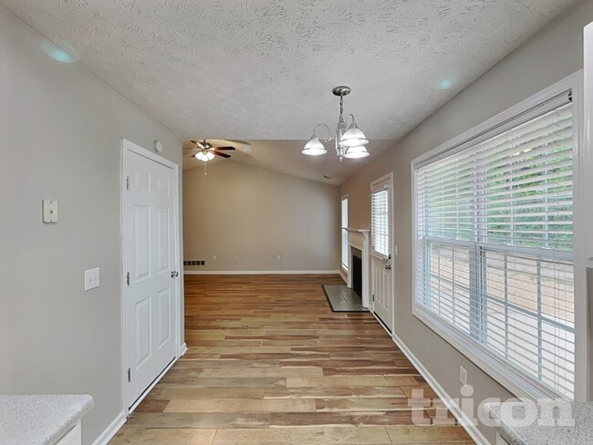 Photo - 304 Johnny Ln