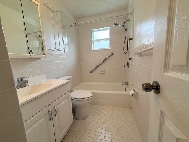 Photo - 3642 Rosewood St