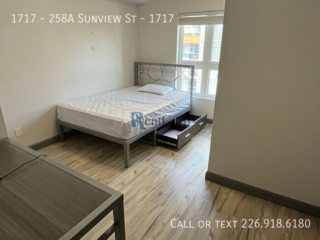 Photo - 258A-258A Sunview St