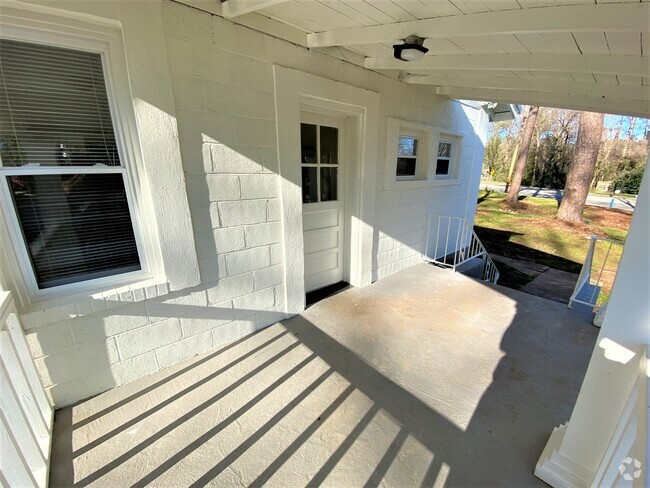 Building Photo - 1310 Oak St Rental