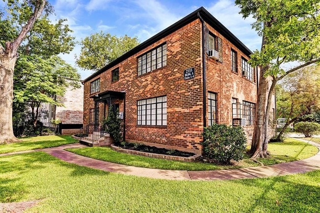 Photo - 2535 Shakespeare St Unit 4