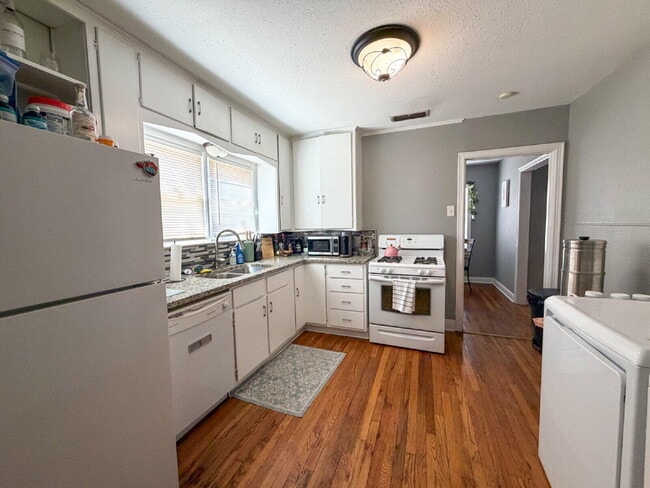 Photo - 2705 30th St