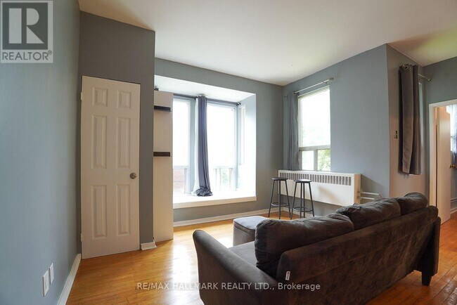 Photo - 1432 Queen St E Unit 3