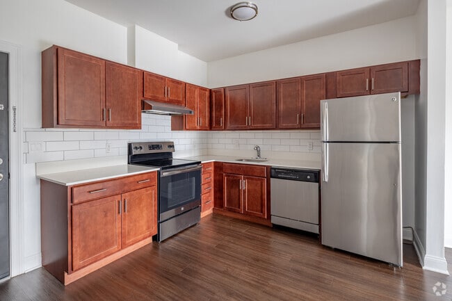 2BR, 2BA - 898SF - Kitchen