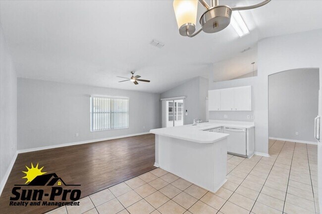 3778 Grove View Ln