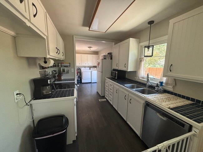 Photo - 1007 Sanders Dr