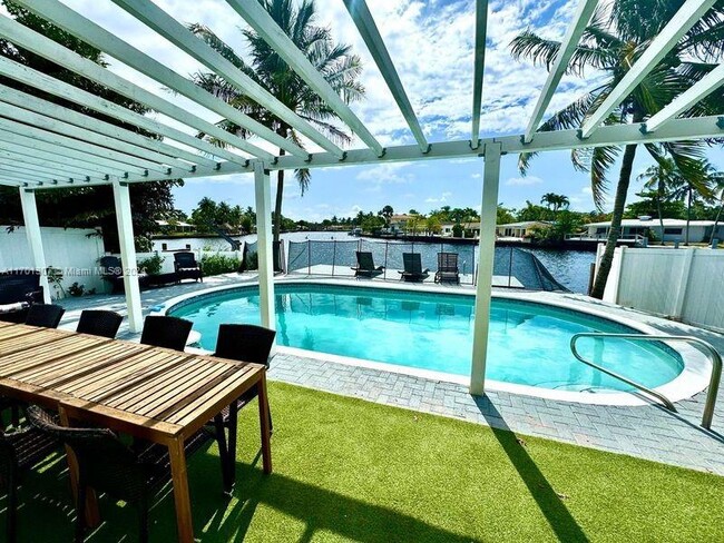 Photo - 2000 NE 15th Ave