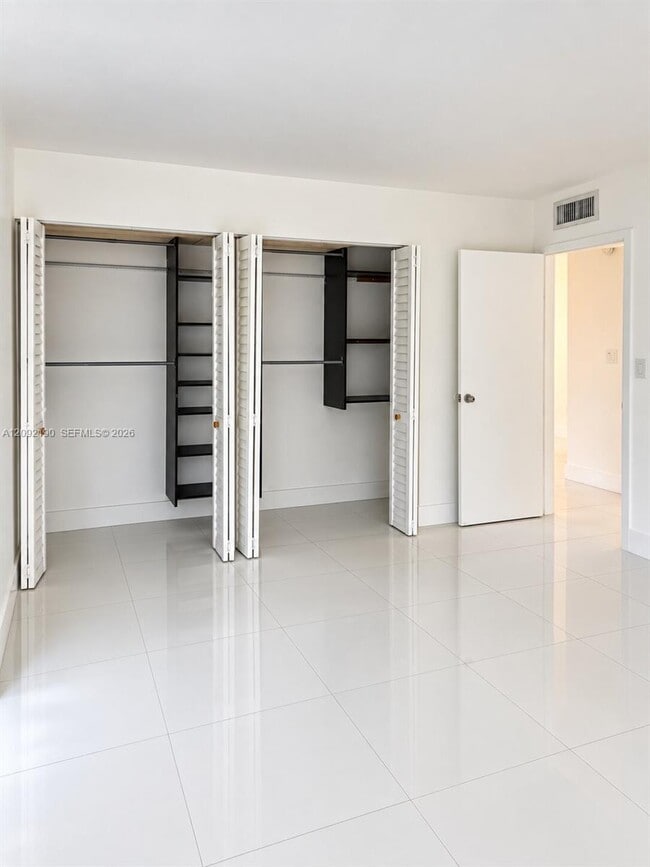 Photo - 2350 NE 135th St Unit 203