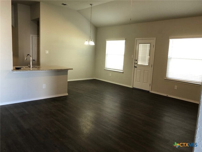 Photo - 635 Ashers Pl