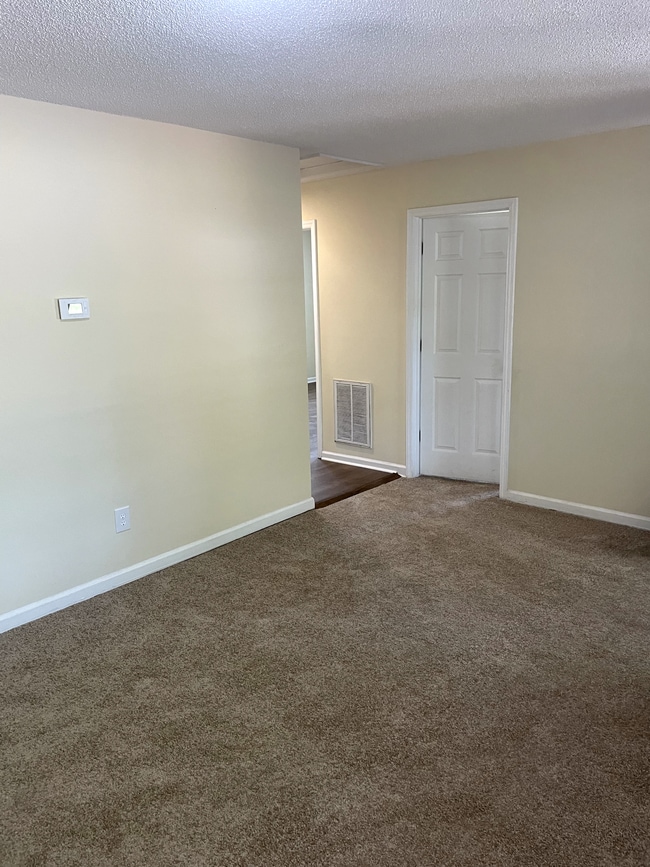 Photo - 103 N Whitley St