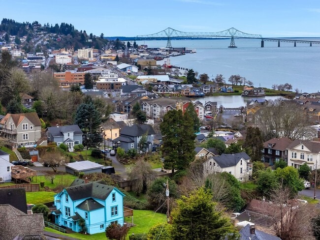 Photo - 3088 Harrison Ave Unit B / Upper