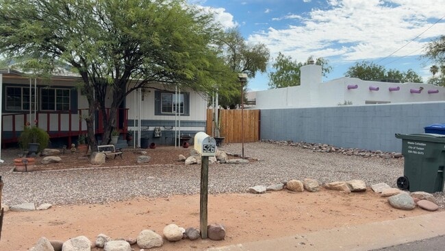 526 W Pelaar Dr