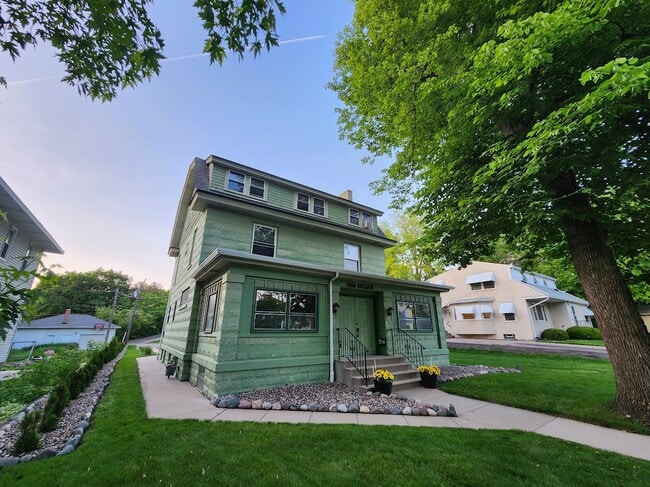 Photo - 1699 Saint Clair Ave House