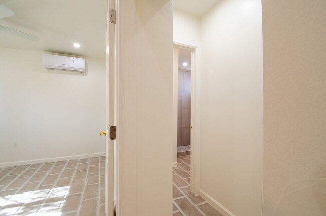 Photo - 1921 N Park Ave