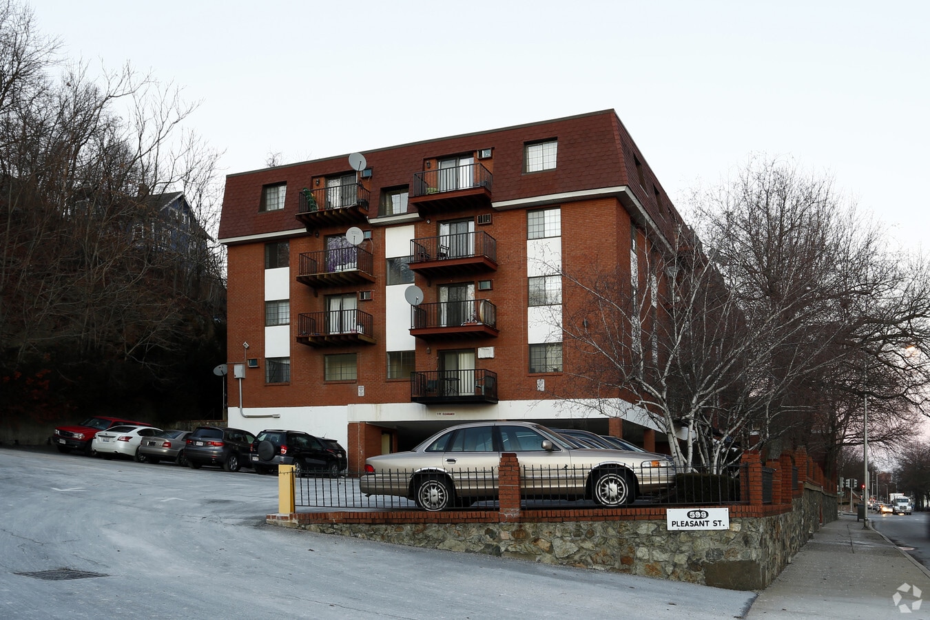 599 Pleasant St - 599 Pleasant St