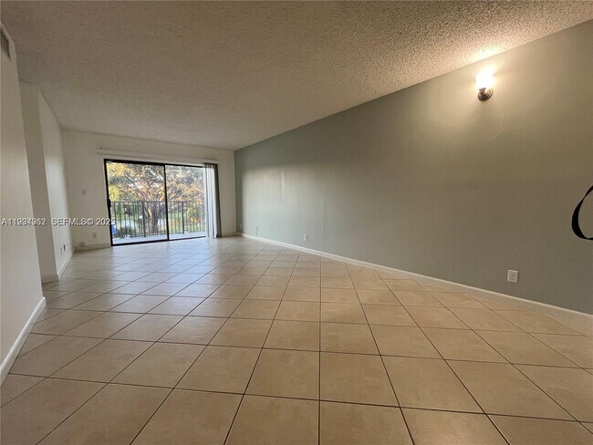 Photo - 11453 NW 39th Ct Unidad 210-2