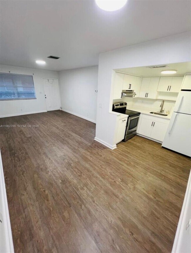 Building Photo - 5820 NW 23rd St Unit 5820