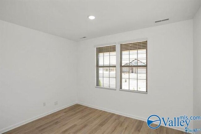 Photo - 103 Cavern Ct