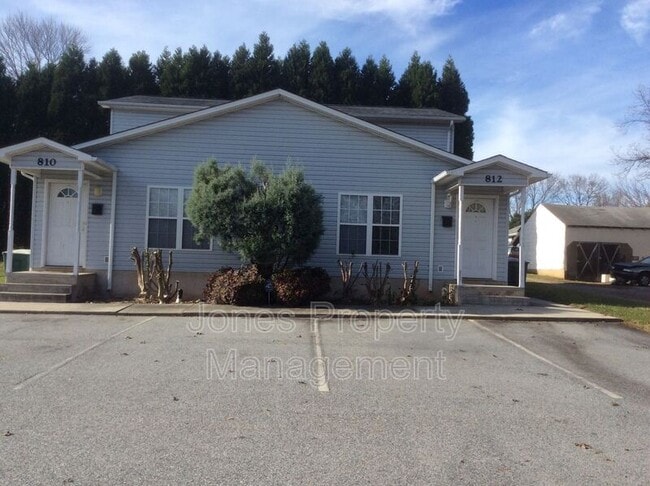 Building Photo - 804 Pine St