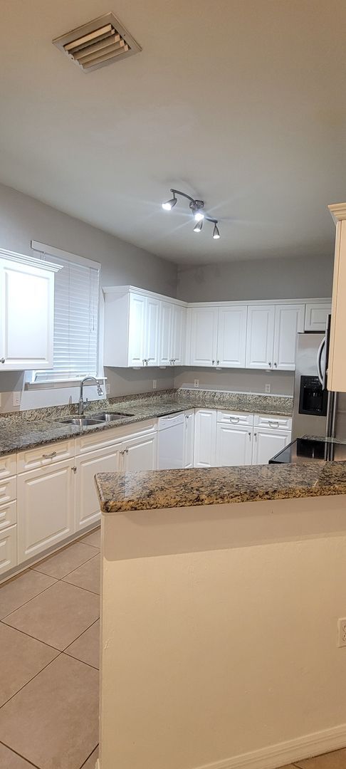 Photo - Charming 2/2 with a 1 car garage in Eagle Trace