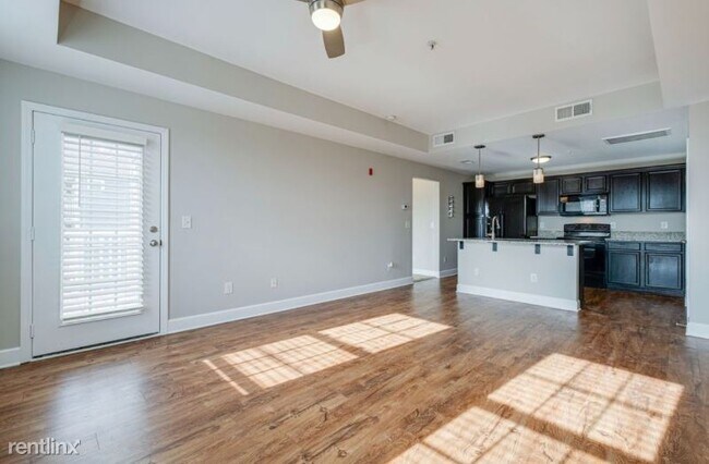 Photo - 1 br, 1 bath Condo - 8205 Lenox Creekside ...