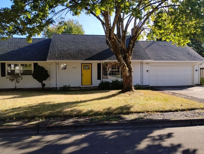 Building Photo - Ideal Hillsboro Location 2 Level Home with...