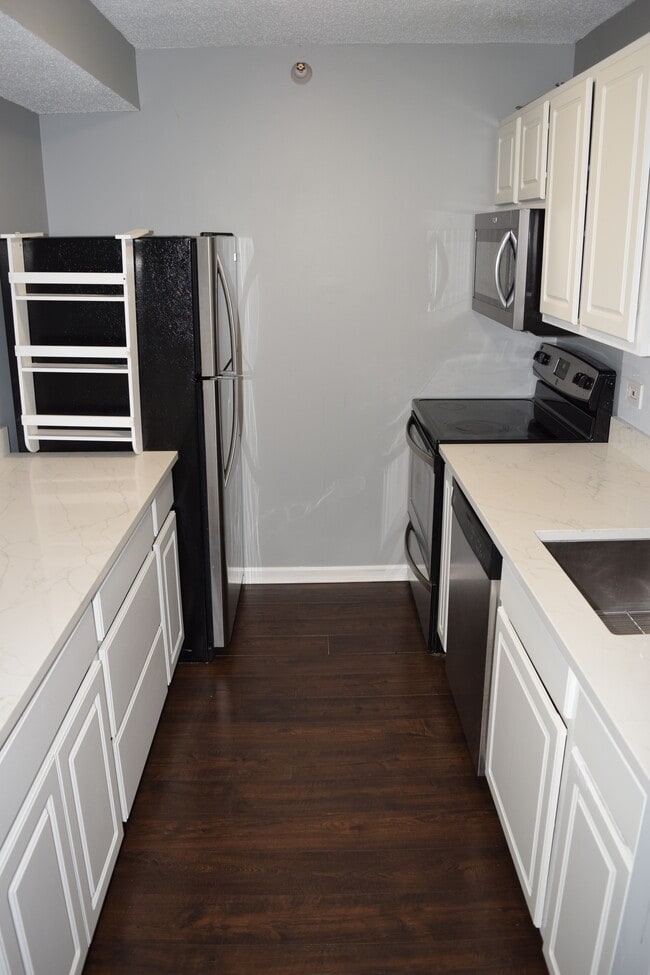 Kitchen - 10 E Ontario St Unit 3305