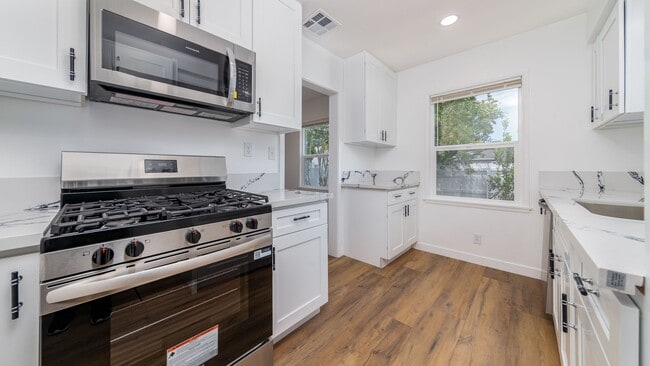 Building Photo - 5816-5818 Kester Ave. Unit 5816