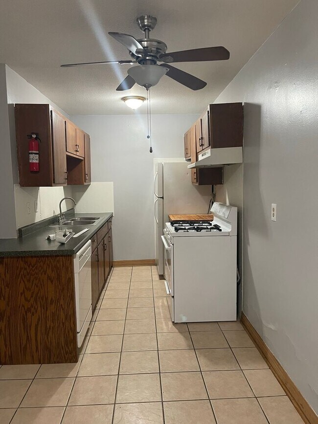801-UNIV