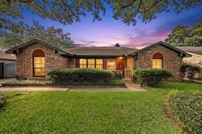 Photo - 8426 Edgemoor Dr