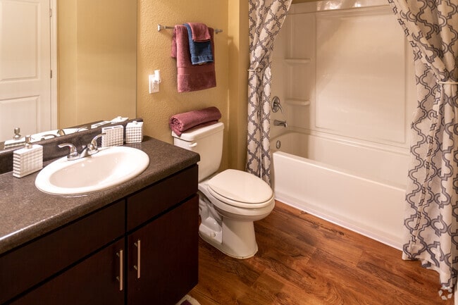 2 BR 2 BA 1062 SF