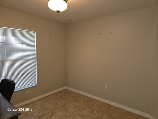 Photo - 2711 Nelson Rd N