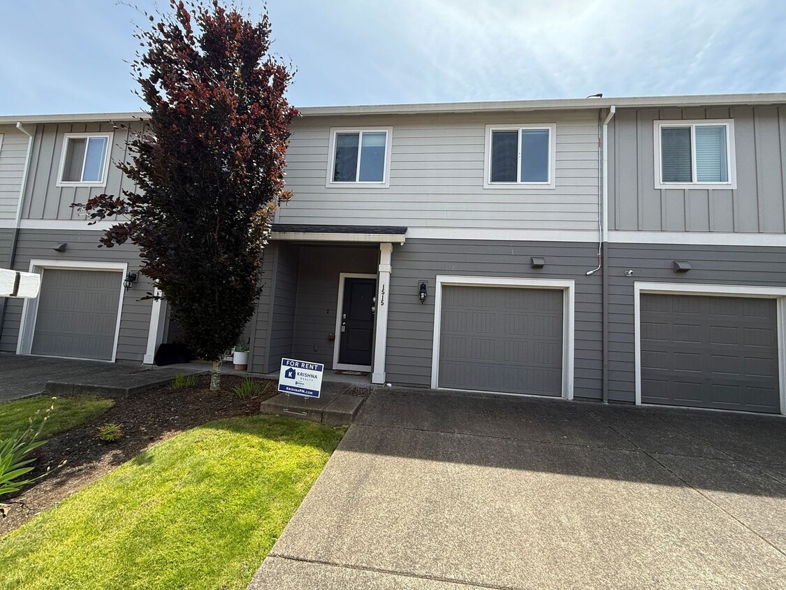 Eco-Friendly & Modern Townhome in Hazel De... - Eco-Friendly & Modern Townhome in Hazel De...