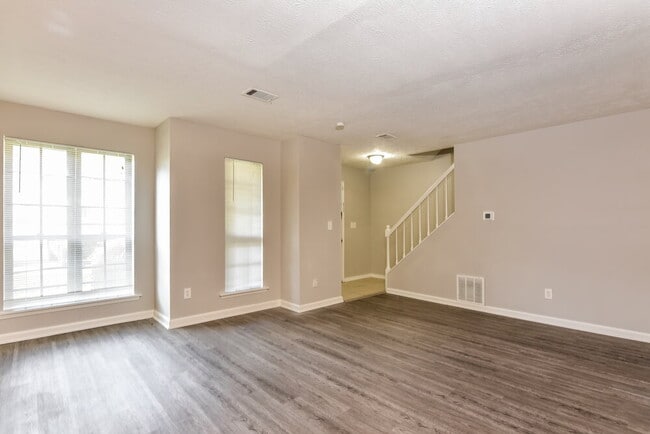 Photo - 4723 Old Highgate Entry