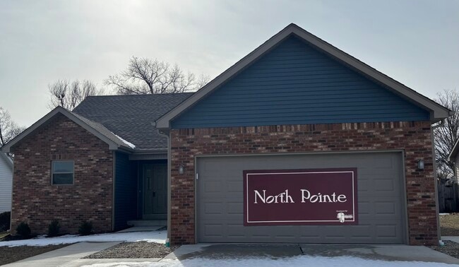 Building Photo - 3133 N Pointe Ave