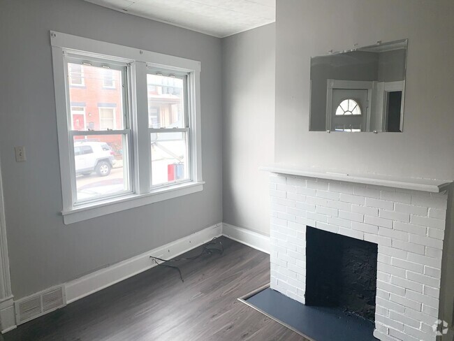 Building Photo - Beautifully Renovated 2 Bedroom home in Bl...