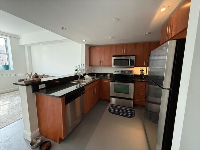 Building Photo - 111 E Flagler St Unit 707