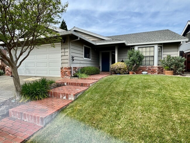 Building Photo - Adorable Home Available Now in Davis!