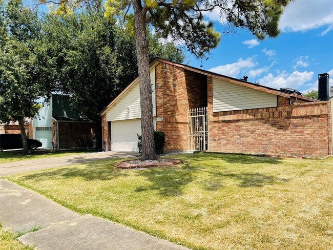 Photo - 6823 Songbrook Dr