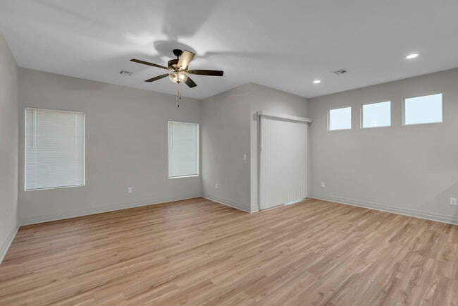Photo - 1932 E Village Estates Dr