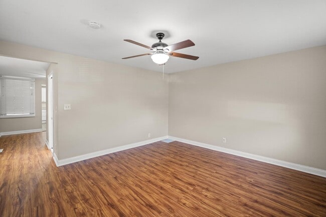Photo - 419 Oak St