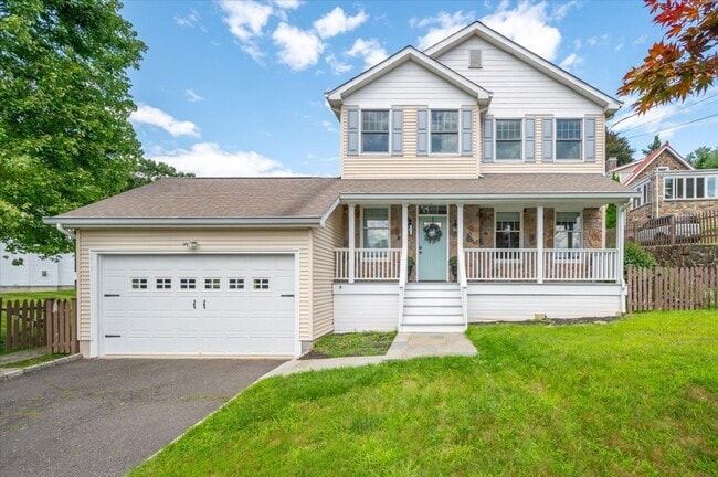 Building Photo - Beautifully Renovated 4 Bedroom 2.5 Bathroom Colonial